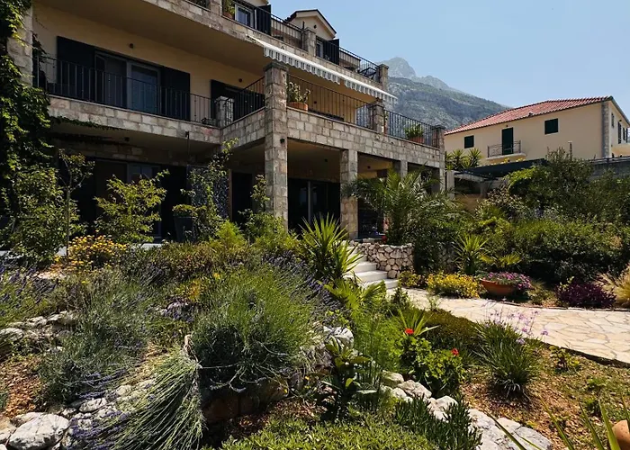 Apartment Denis Makarska